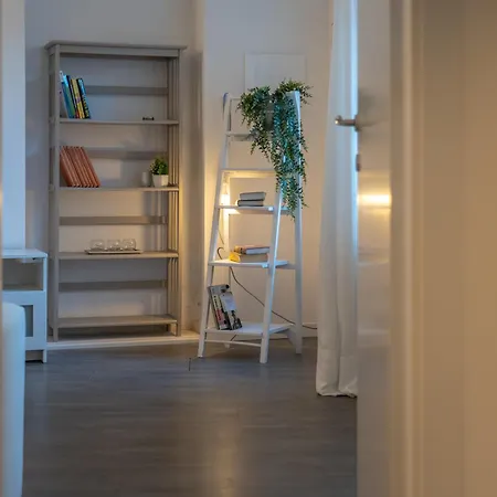 Luna 30 - Historic Heart With A View- Italywego