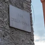 Luna 30 - Historic Heart With A View- Italywego *