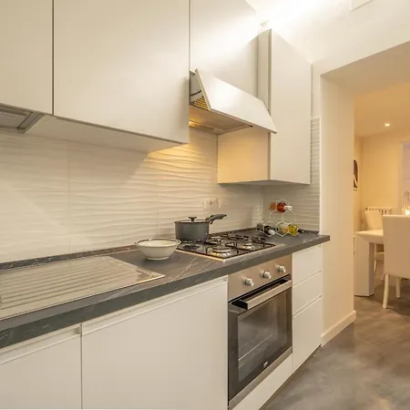 Luna 30 - Historic Heart With A View- Italywego *