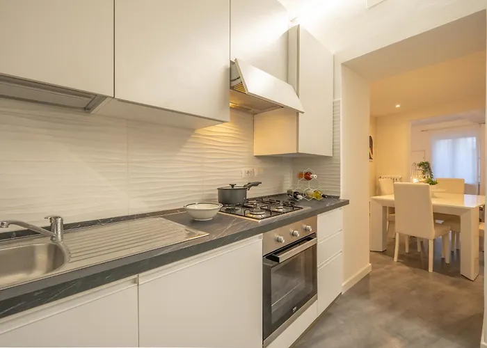 Luna 30 - Historic Heart With A View- Italywego *